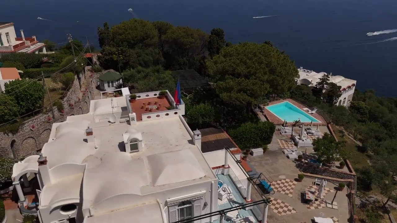 Villa di lusso con piscina e vista a Capri | Luxury villa with pool and view in Capri
