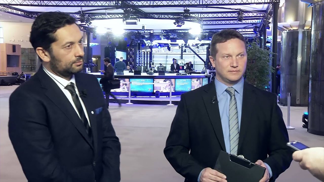 Ujhelyi István és Bogdán László (Cserdi község polgármesterének) brüsszeli sajtótájékoztatója