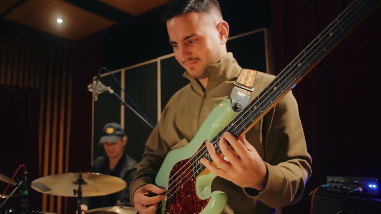 Arin Keshishi - Moollon J IV Bass Solo - Live at Hidden Gem
