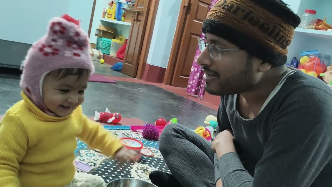Sutirth Baba ko papaya khila Raha hai 