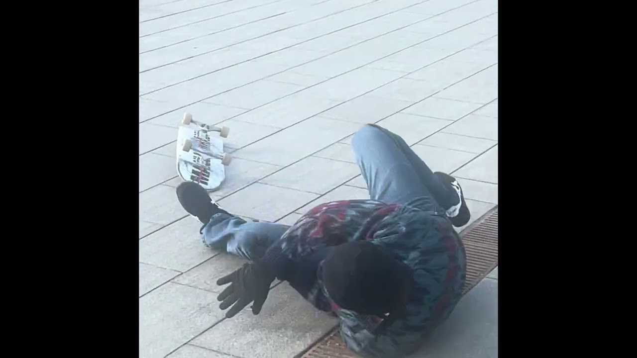 Game of sk8 #1 Lauri vs Iisko/ Skeittailua eduskuntatalon edessä