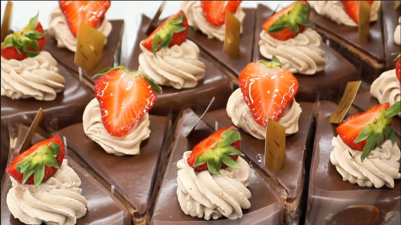 Красота! Хочется съесть это целиком 🤤 Профессиональный насыщенный шоколадный торт 💘