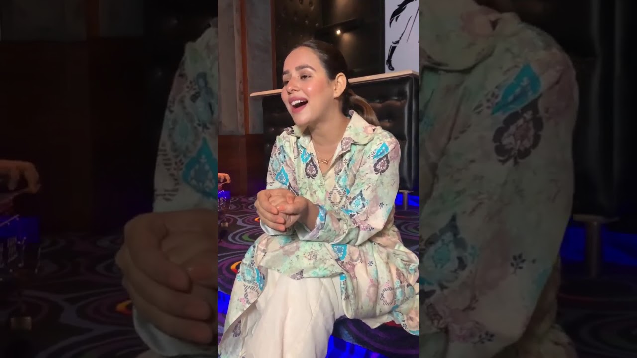 Sunanda sharma sing folk song ....