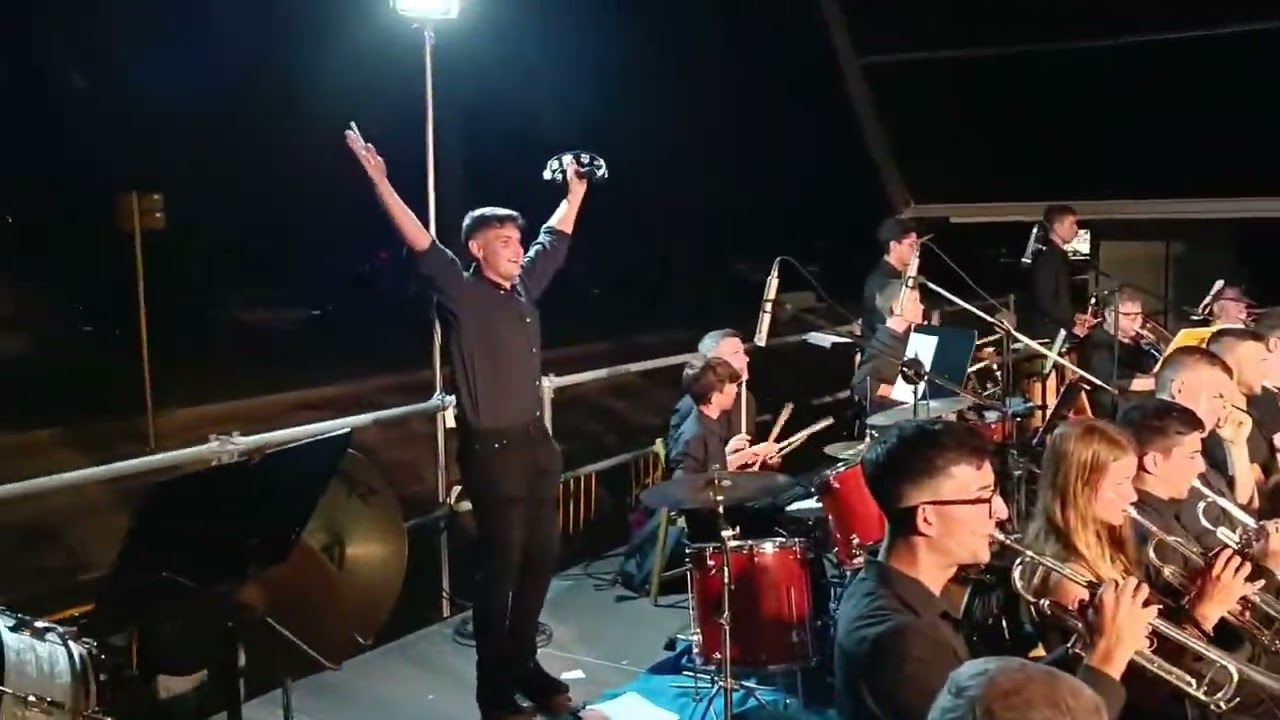 Ball amb la banda de l'AMR