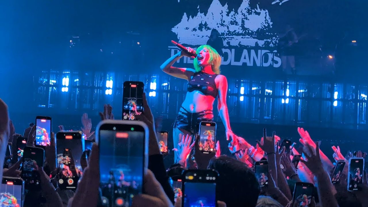 🎵 Is There Somewhere by Halsey Live (Back to Badlands, Chicago Night 2 / Nov 9, 2025)