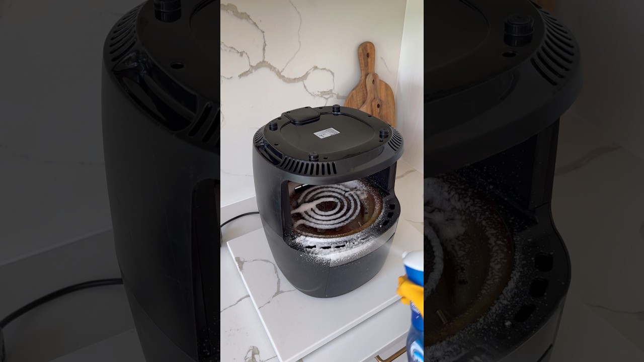 Air fryer clean #cleantok #cleanwithme #cleaningmotivation #airfryerclean #asmrcleaning #cleanit