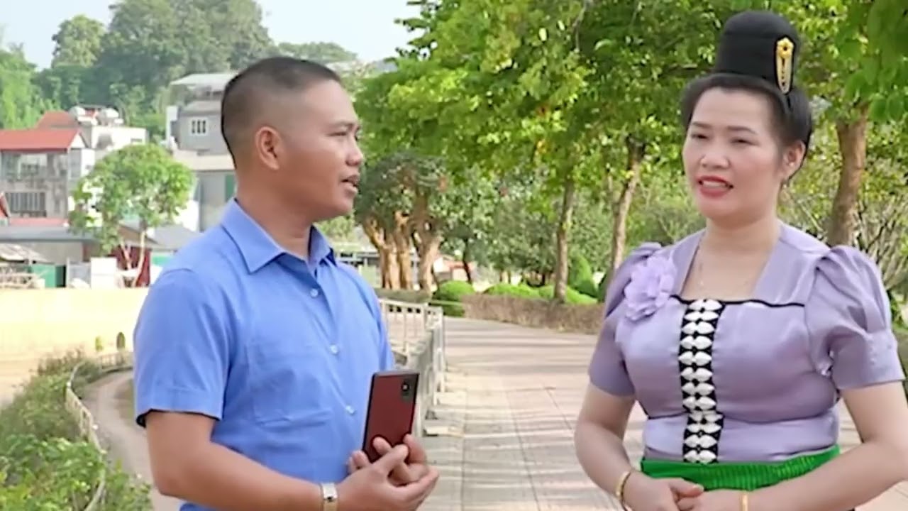 Xuân Quý Từ Lào Về Nghỉ Tết Hẹn Lò Diêu Đi Ăn Phở Và Hát Giao Duyên Tại Quảng Trường Tây Bắc