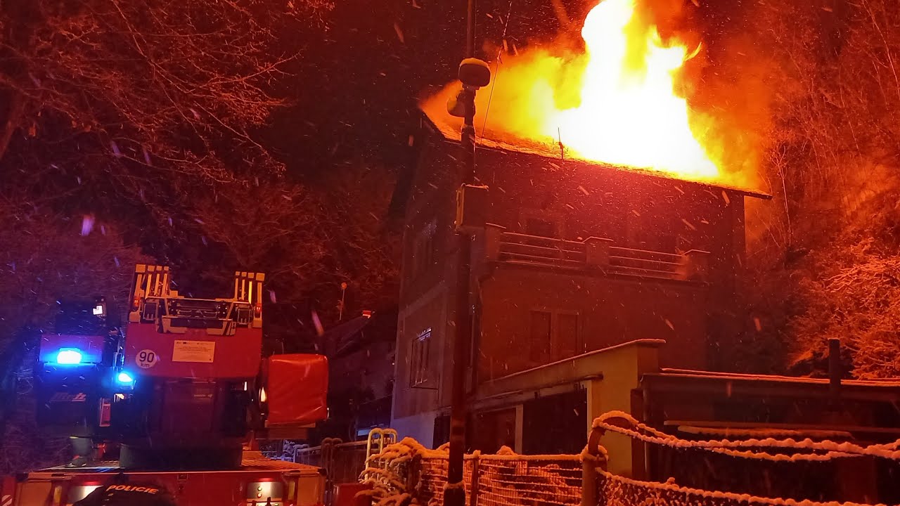 Požár rodinného domu ve Dvoře Králové nad Labem