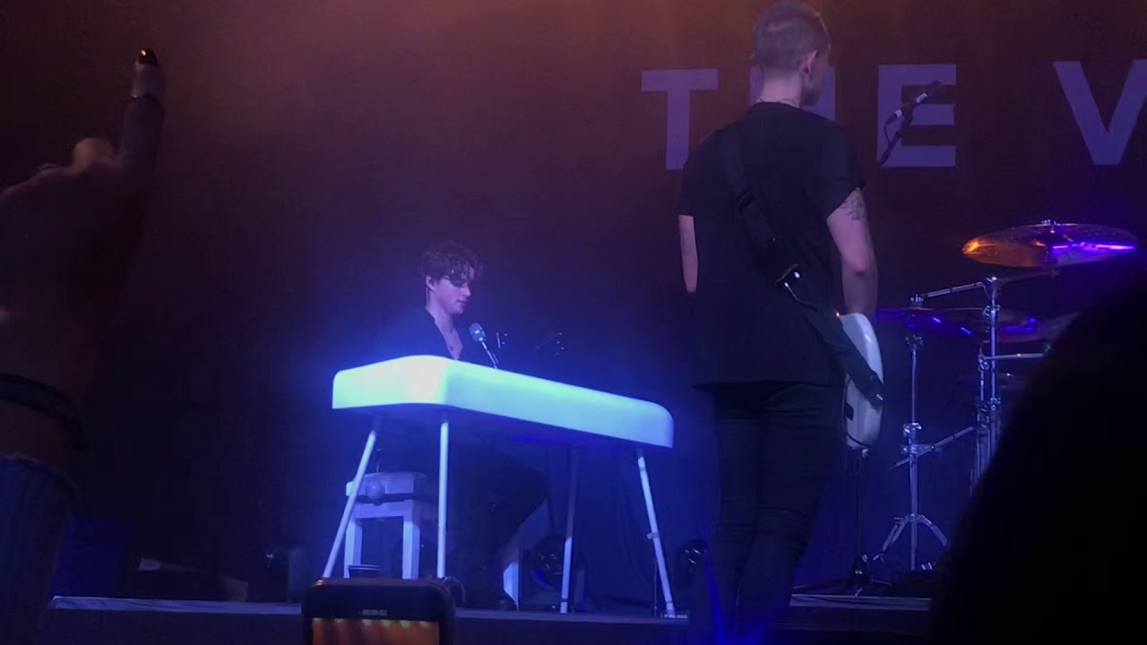The Vamps - Missing you LIVE in Hamburg and James McVey drinks wine 01.11.2019 (Four Corners Tour)