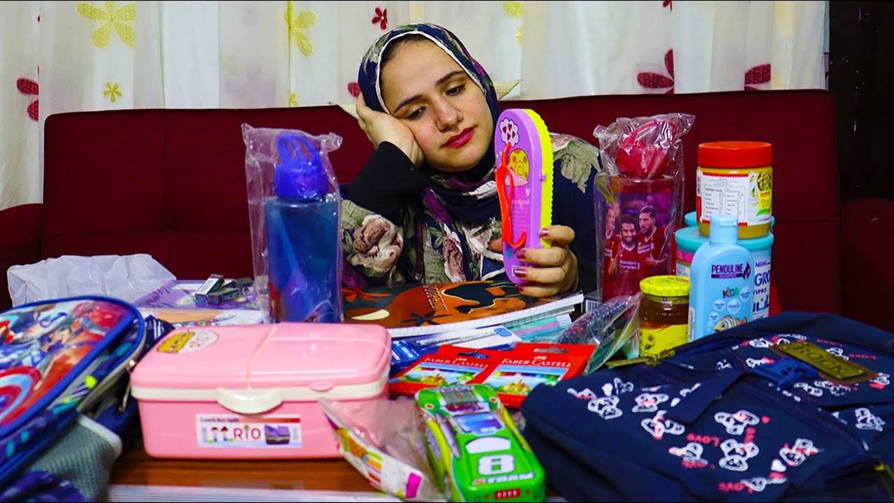 رغم ان ظروفي علي قدي، نزلت واشتريت مشتريات المدرسه لاولادي بس حجات بسيطه كده وعلي قدنا.