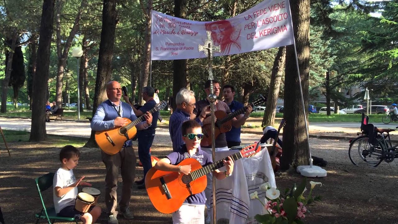Missione nelle piazze Cammino Neocatecumenale Jesi Parrocchia San Francesco di Paola
