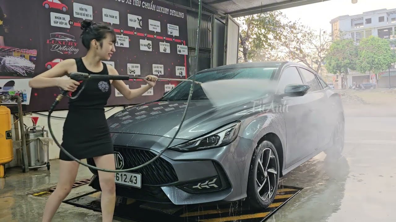 Genius Girl CHANGES Car's Engine and Transmission Oil LIKE A PRO!