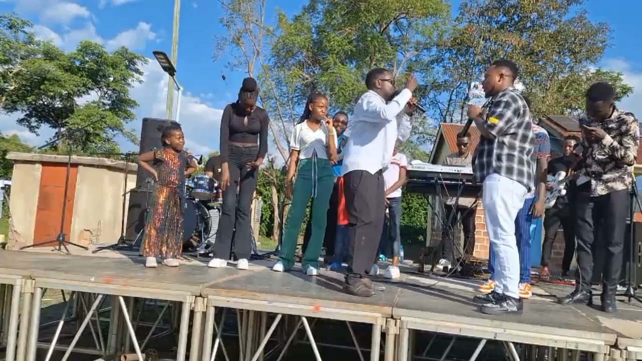 SEBENE  MEDLEY IN KISUMU  YOU SHOULD WATCH AND SEE WHAT HAPPENED ,  ANDREW NGELELO AND SHABACK BAND