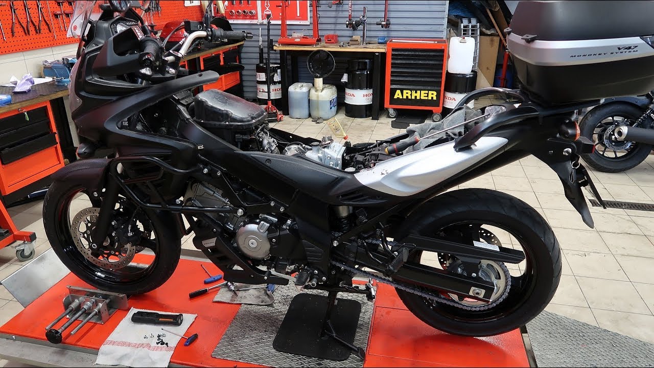 Przegląd Suzuki w Honda Arher & Adam śmiga Junakiem M10