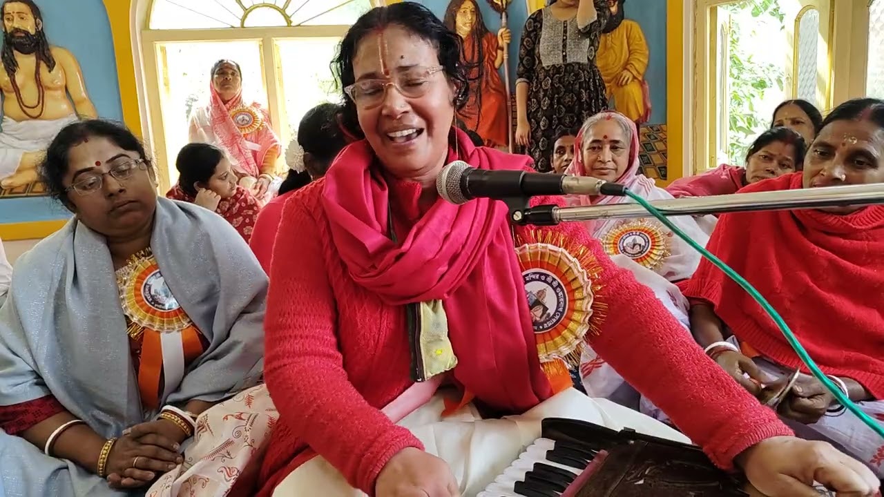 হরে কৃষ্ণ হরে কৃষ্ণ- খুব সুন্দর হরিনাম সংকীর্তন  অপর্ণা বন্দ্যোপাধ্যায়ের কন্ঠে  । 