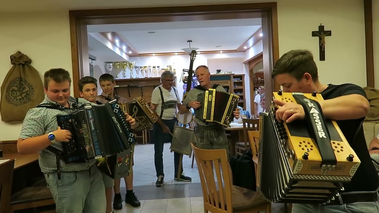 Die Sterne am Himmel - Monika, Gerhard, Alois und die Moassla Buam