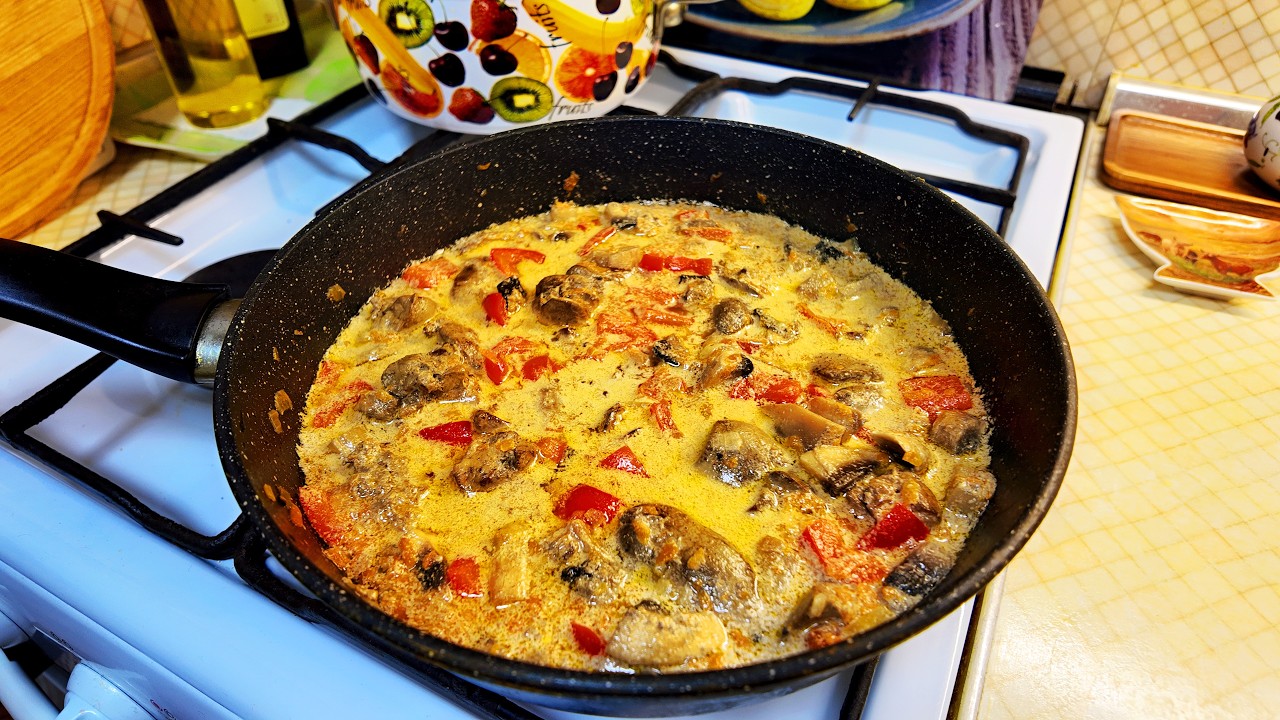 Куриная печень с грибами в сметанном соусе / Мой любимый салат /  Засолила рыбу#вгостяхунатальи