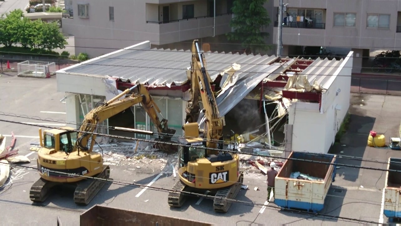 コンビニ建物　解体作業　（ファミマ）
