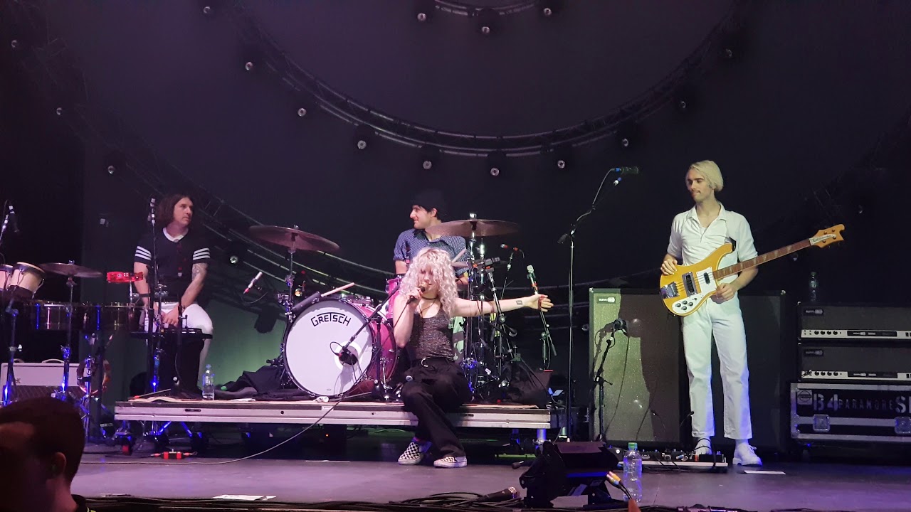 Paramore - Hayley introducing band members @ SSE Hydro 20/01/2018