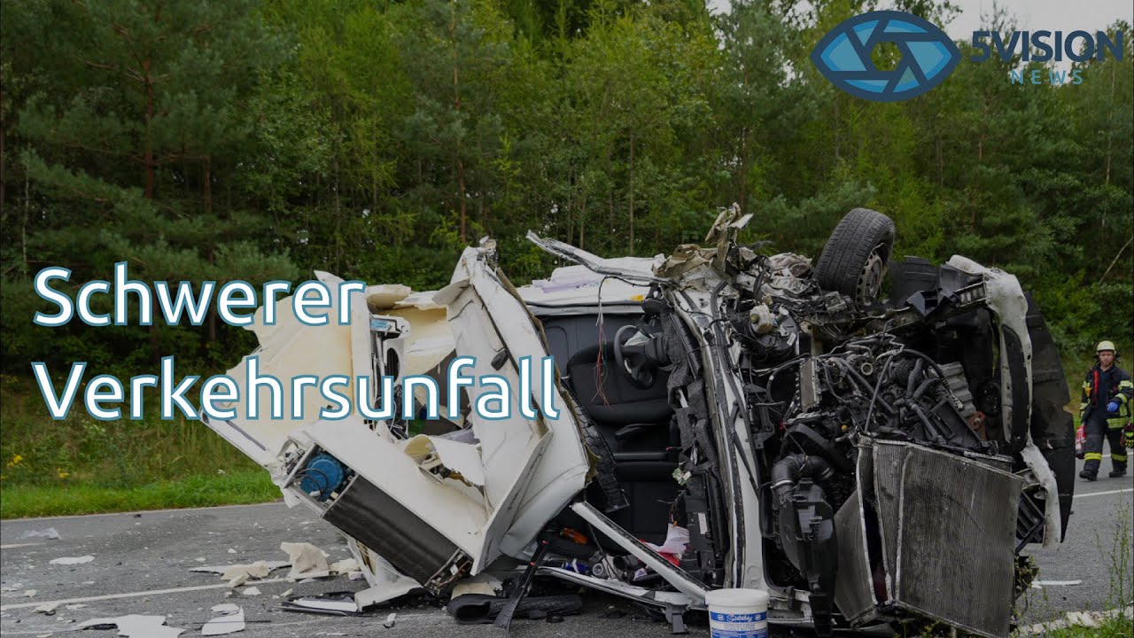 Oberursel: Verkehrsunfall mit Kleinlaster und LKW - Zwei Personen eingeklemmt