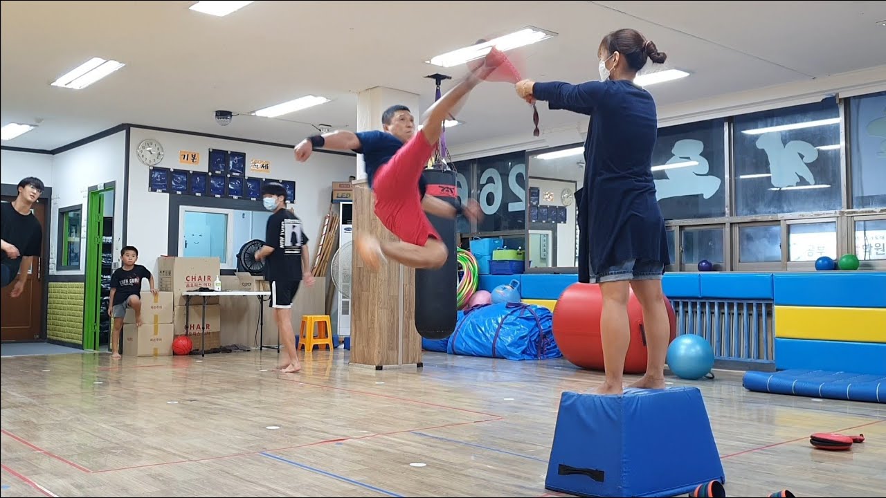 특공무술 발차기 수련!! 오픈하기 전에 몸풀기^^ Korean martial arts kicks!!