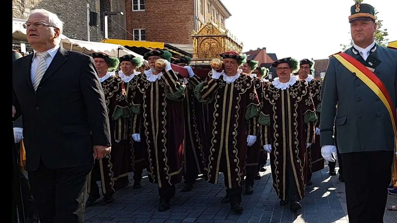 Paderborn Libori 30. Juli 2019 Schlussfeier und Prozession über Domplatz, Beisetzung der Reliquien