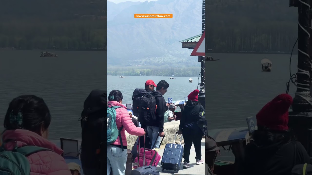 #kashmirtour#kashmirtourism #tourist #visitkashmir #srinagar#mountains#sightseeing #sightseeingboat