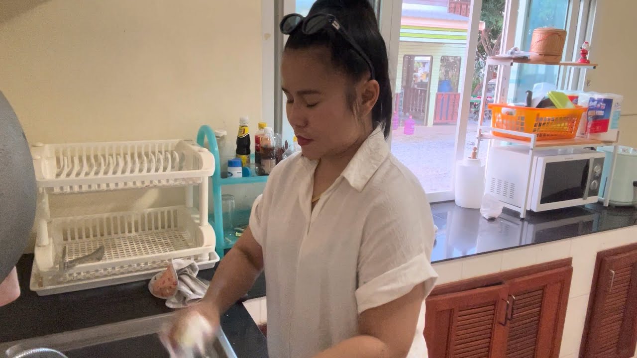 จะไม่ให้พูดถึงฝรั่งก็เป็นไปไม่ได้ เพราะ เราเป็นคนทำคลิป ทำความสะอาดบ้าน กินอาหารอร่อย#คลิป