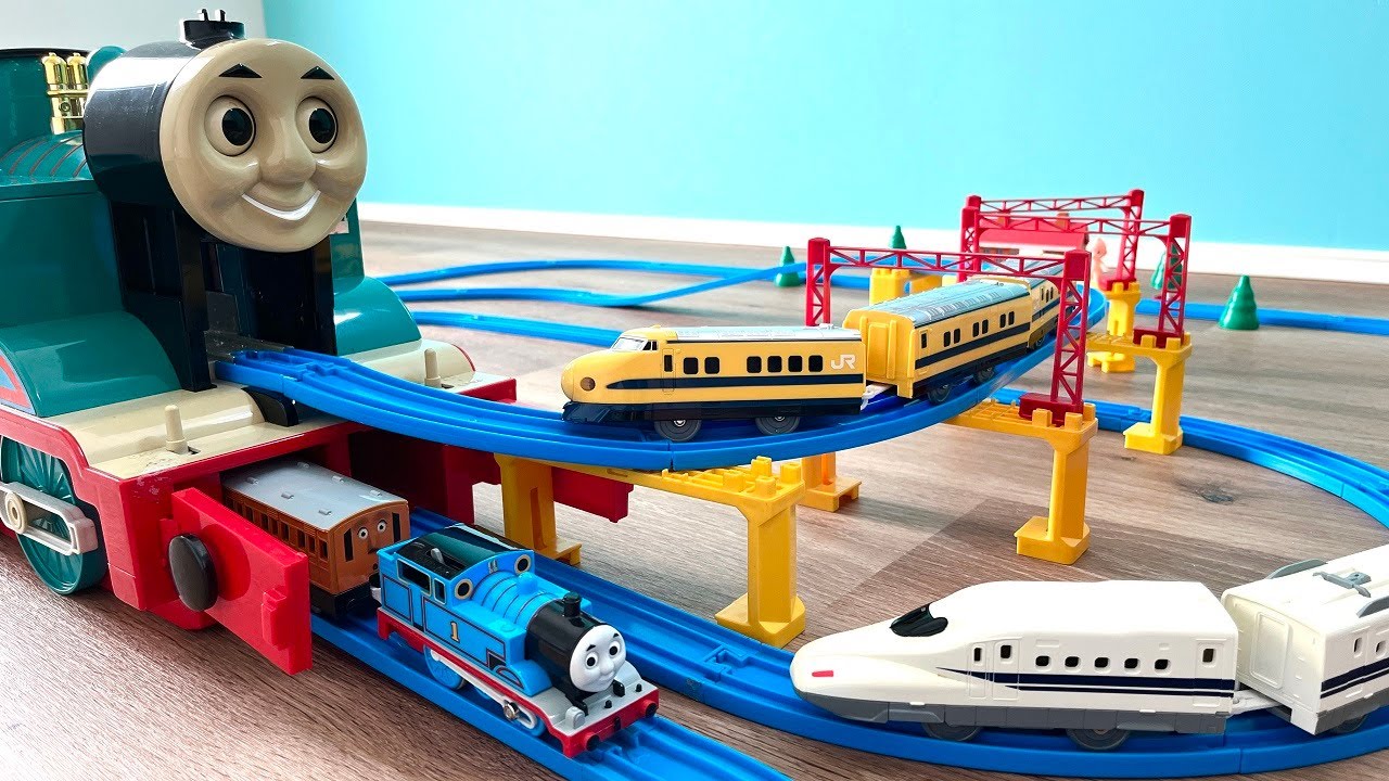 Plarail Shinkansen N700 Series and Big Thomas Layout!
