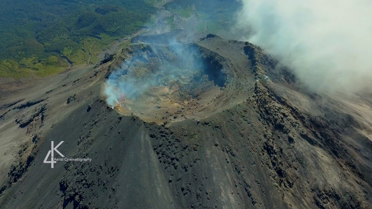 Nevado de Colima y Volc&aacute;n de Colima (Drone)
