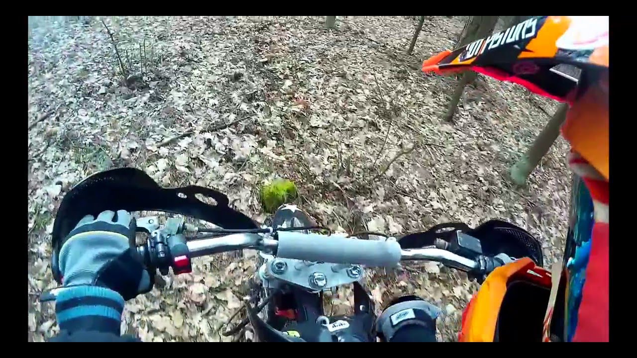 Ride enduro in forest. /Lonicn 125/hyosung 125