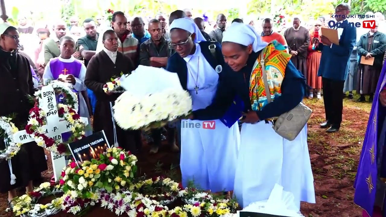 MAMIA YA WATU WAJITOKEZA KULIPAMBA KABURI LA MAR. SISTER CALISTA MTENGA ALIYEFARIKI KWA AJALI YA GAR