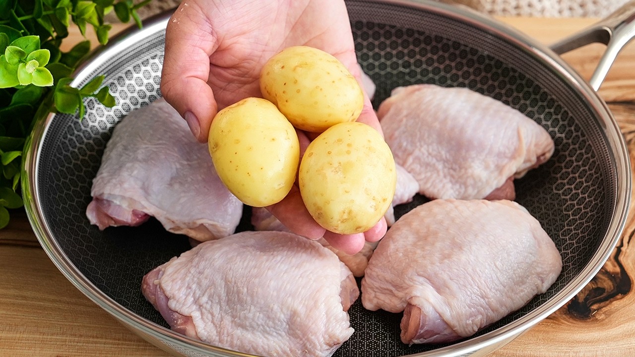 Это единственный способ приготовить курицу и картофель! Просто и вкусно!