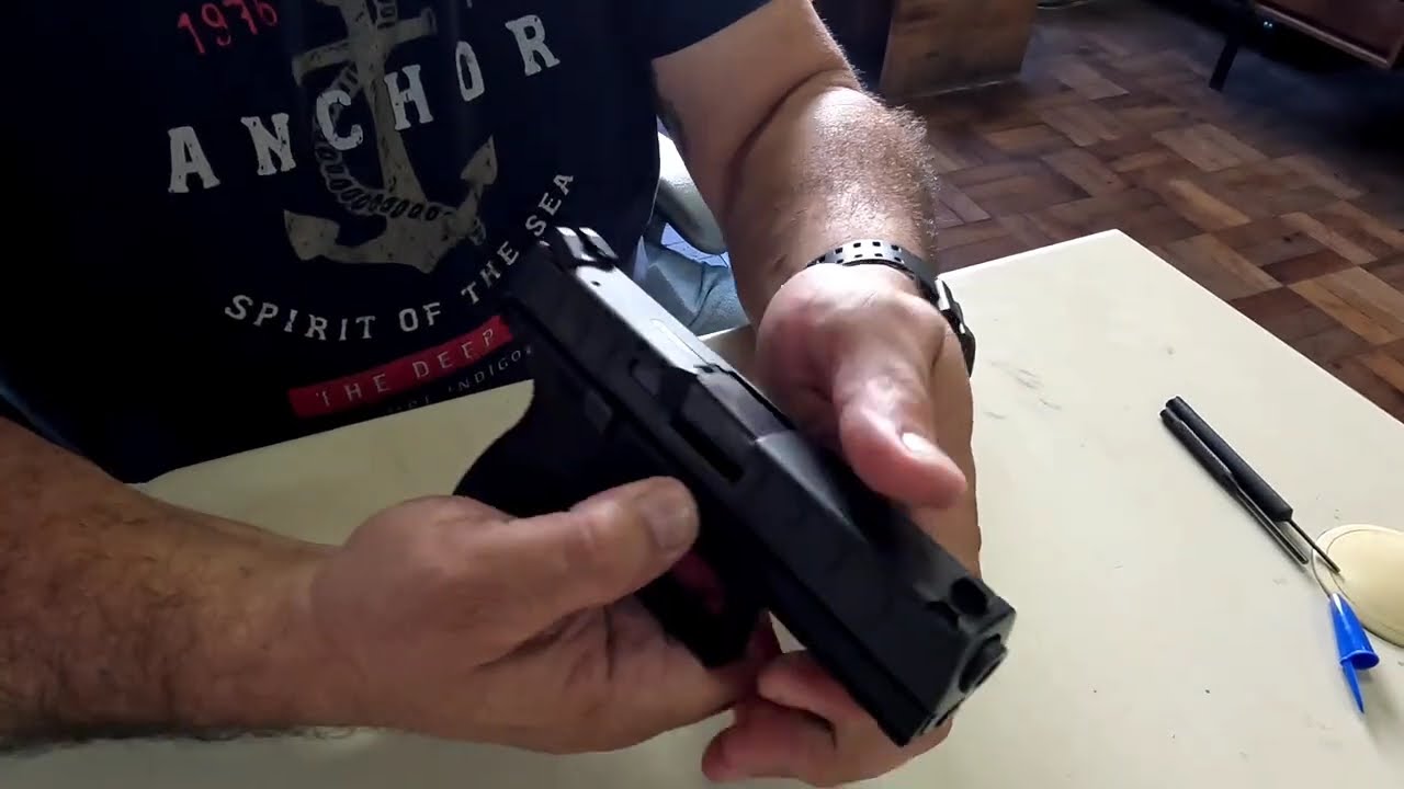 Desmontagem e montagem da pistola Beretta APX.