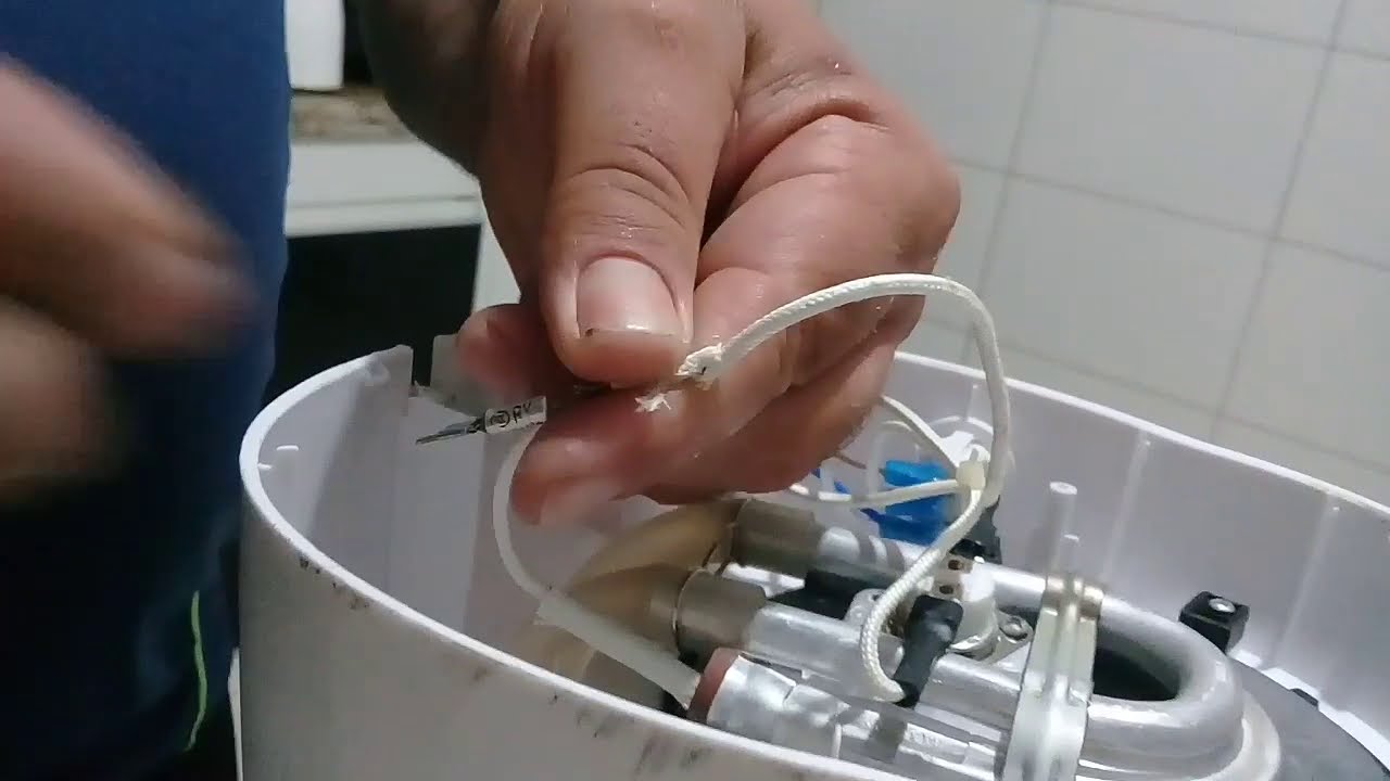 cafeteira Britânia liga, mas não esquenta a água