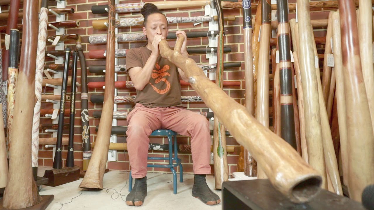 Earl Clements didgeridoo key of B(web code 5499)