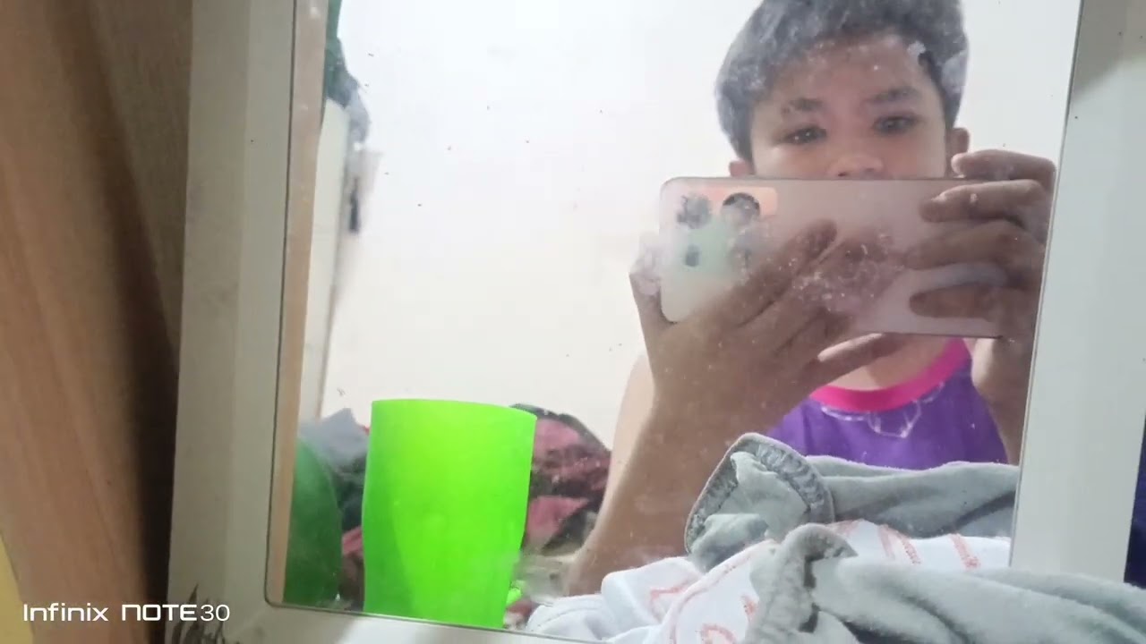 PLAYING JOLLIBEE HORROR GAME ON MY CHROMEBOOK BUT IT RUNS KIND OF WELL 