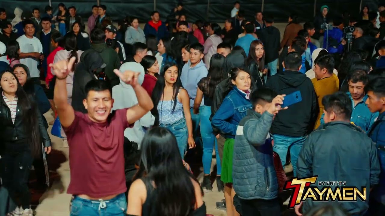 Ya no seré tu pañuelito.  SENSUAL KARICIA concierto en vivo Colaya