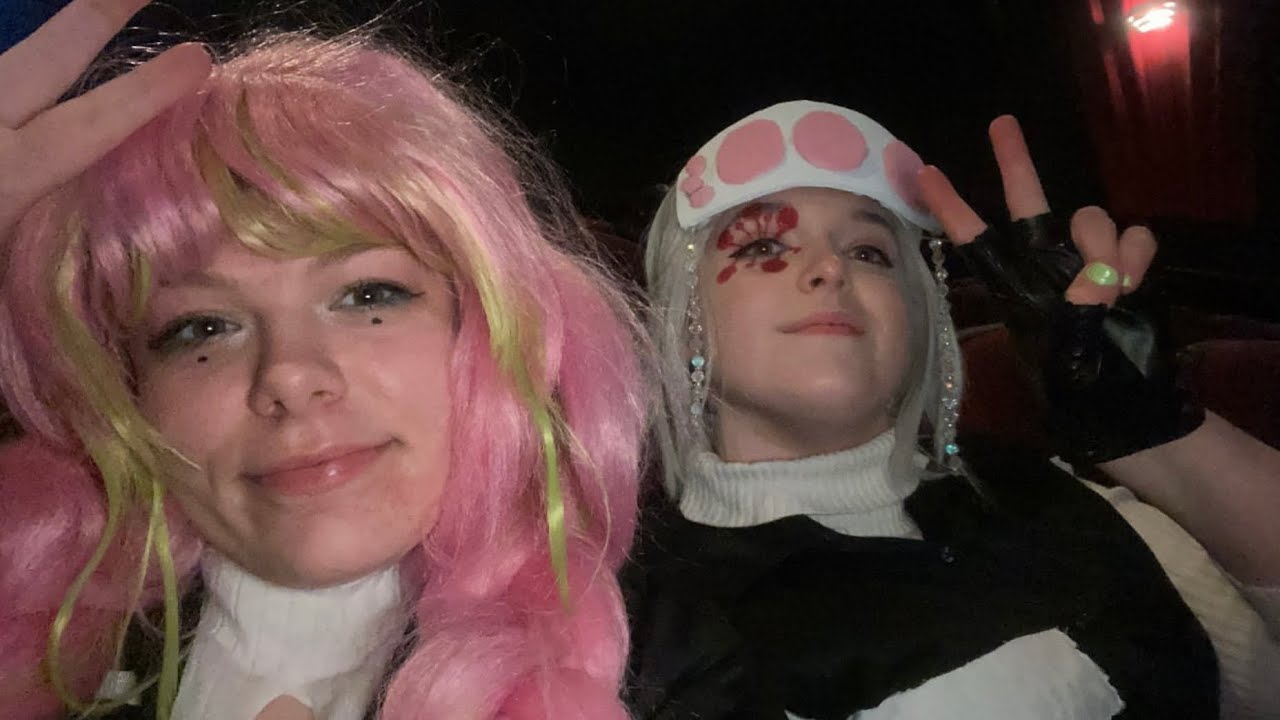 Tengen and Mitsuri Go to the new Demon Slayer Movie (cosplay outing)