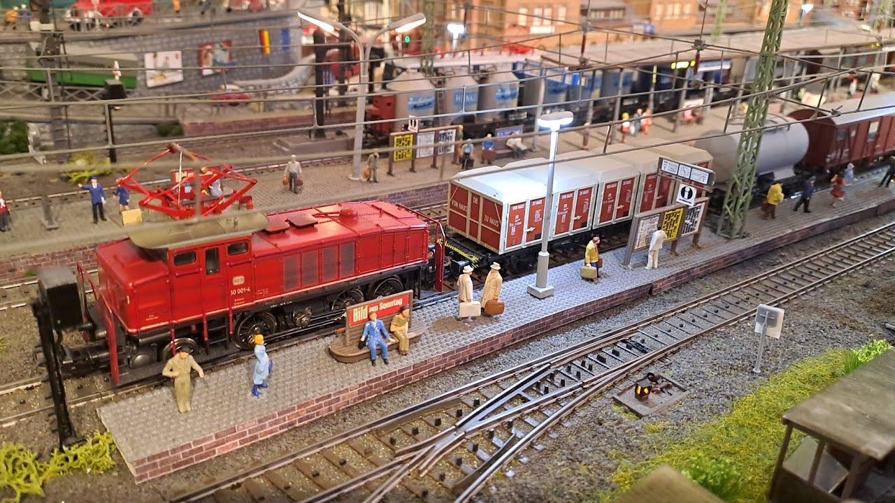 Elektrolokomotive 160 001-4 (Märklin 3157, Umbau mit Sounddecoder) mit Nahgüterzug