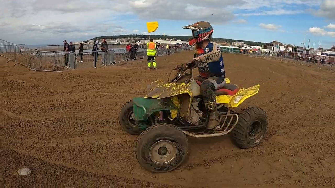 Pile up Beach race big drama on hill #westonsupermare #westonsupermarebeachrace