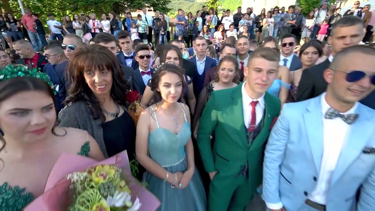 Абитуриентите - випуск 2022 на ПГ 