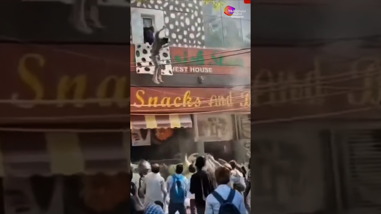 Riazuddin saved 12 people's lives in Delhi's Malviya Nagar. #delhifire #shorts #ytshorts #info