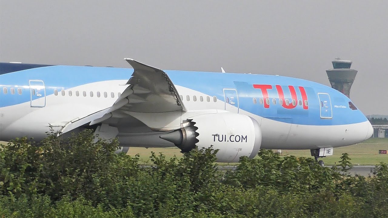 TUI 787-8 Dreamliner G-TUIE TAKEOFF at Newcastle Airport (4K)