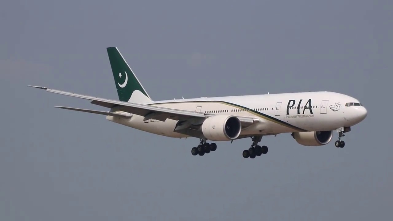 STUNNING Pakistan International PK721 AP-BGZ Boeing 777-240(LR)  landing Manchester 20/06/17