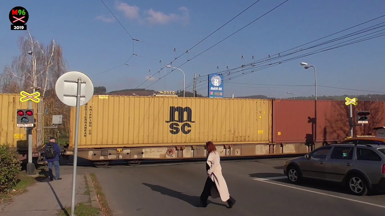 Železniční přejezd Zlín-Podvesná #2 [P8244] - 16.11.2018 / Czech railroad crossing