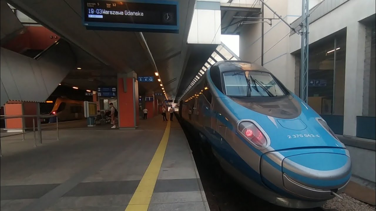 Przejście przez skład pociągu EIP 3102 Kraków Gł. - Warszawa Gdańska | ED250 | Kraków Główny