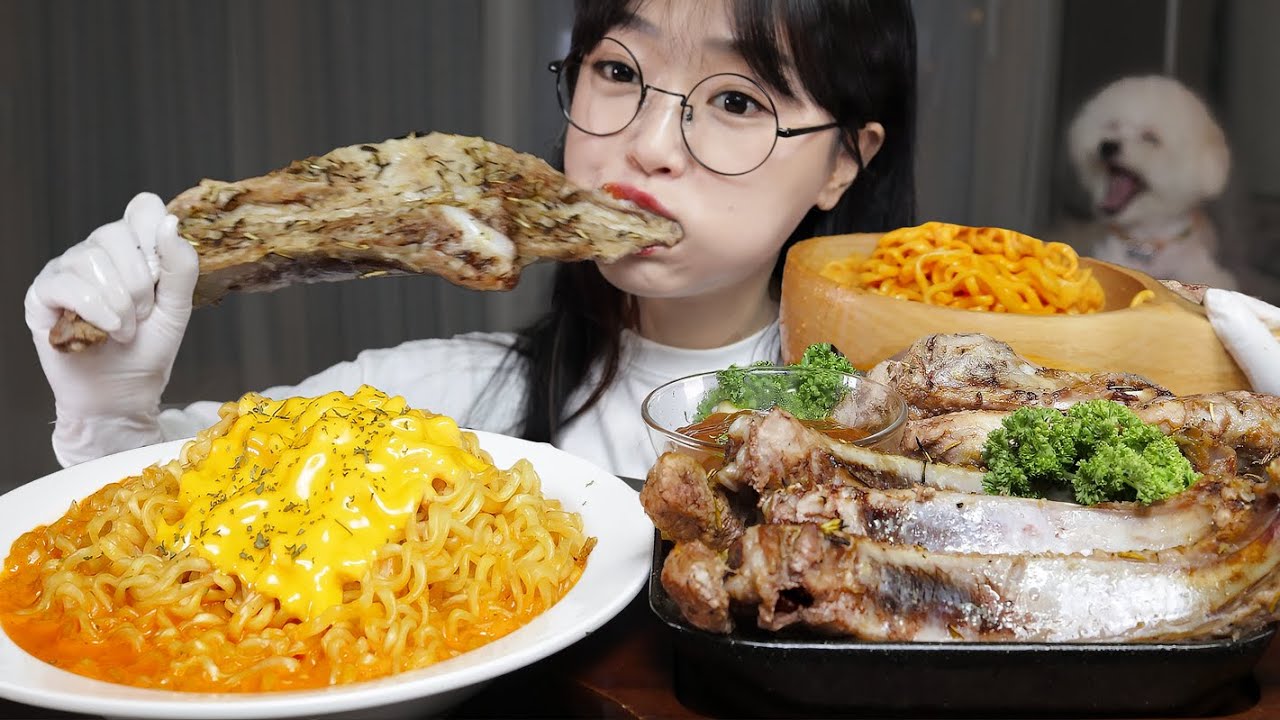 Ребрышки на гриле и острая лапша | Mukbang ASMR
