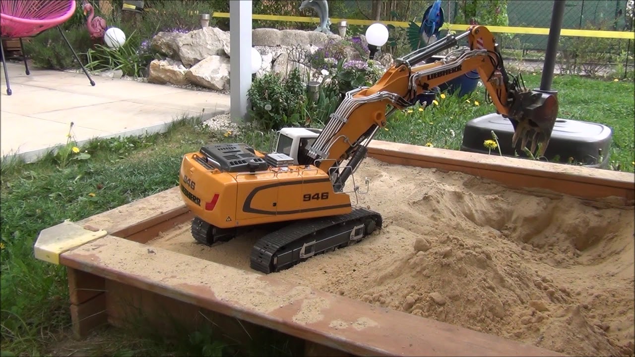 Liebherr R946 mit Verstell - Ausleger von Premacon