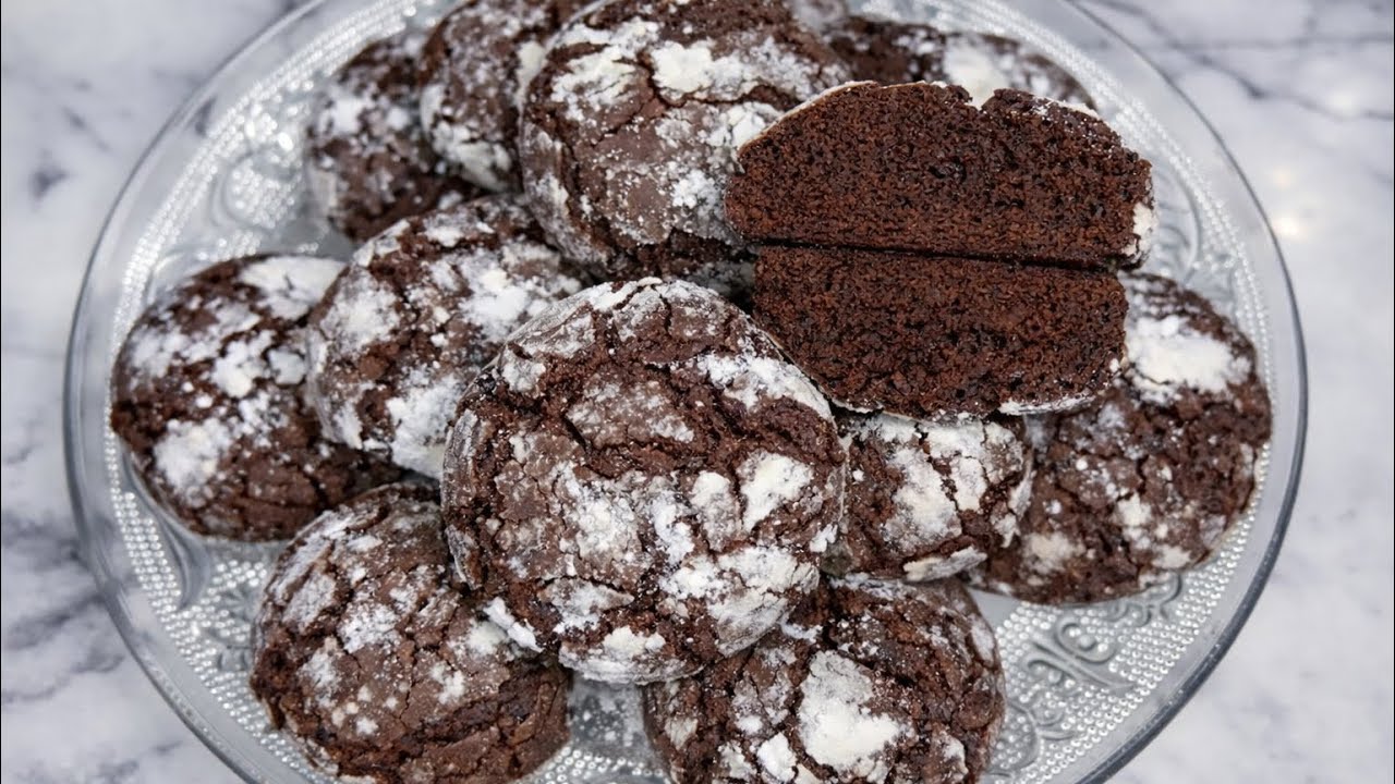 Χιονισμένα μπισκότα σοκολάτας με ρωγμές/Snowy Chocolate Crinkle Cookies Easy & Impressive Recipe Vid